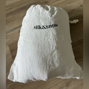 White Silk and Snow fitted king sheet